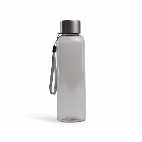 Grå gjenbrukbar plastflaske, med skrukork og en snor til å bære flasken i.